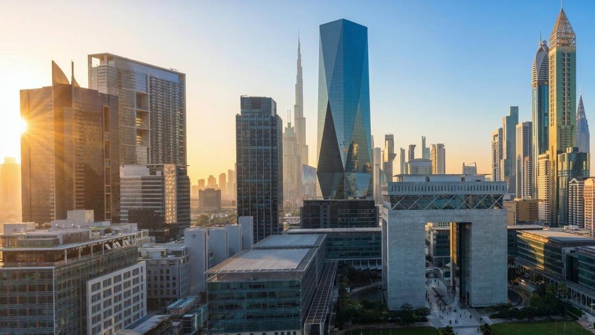 «دبي المالي العالمي» وكلية لندن للأعمال يطلقان 10 منح للقيادات النسائية الإماراتية