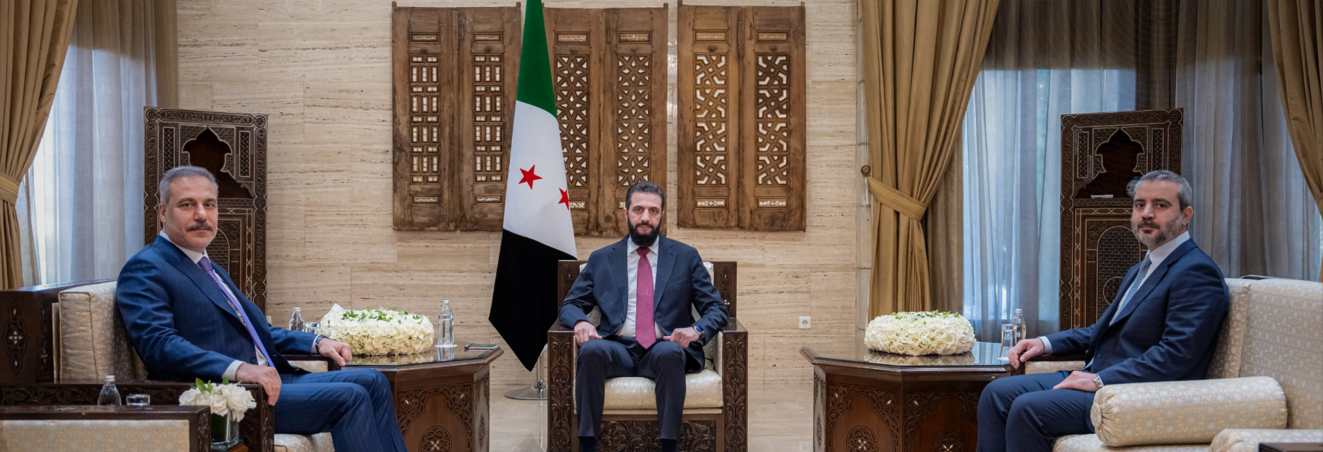 الرئيس الشرع يبحث مع وزير الخارجية التركي تعزيز العلاقات ومستجدات الأوضاع