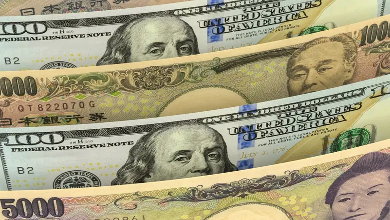 الين يتماسك مع تذبذب الدولار وتأثر ثقة المستثمرين بارتفاع النفط