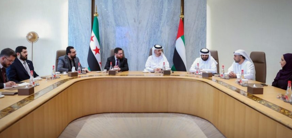 وزير التنمية الإدارية يبحث مع مسؤولين إماراتيين تعزيز التعاون وتطوير الإدارة الحكومية